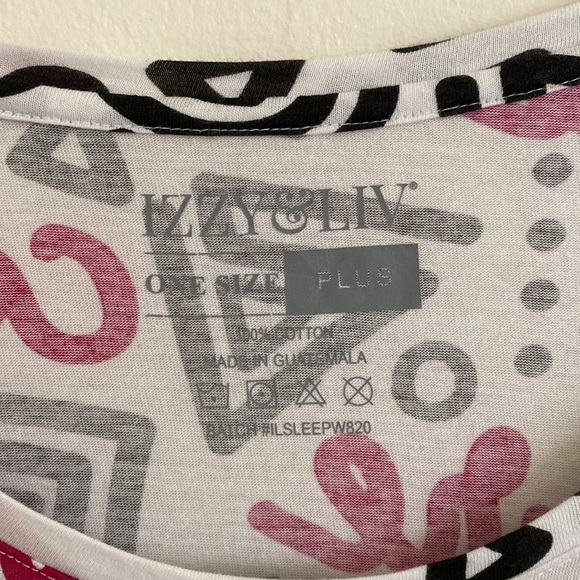 Izzy and liv one size plus night gown selling all 3 together or separate - Picture 3 of 8